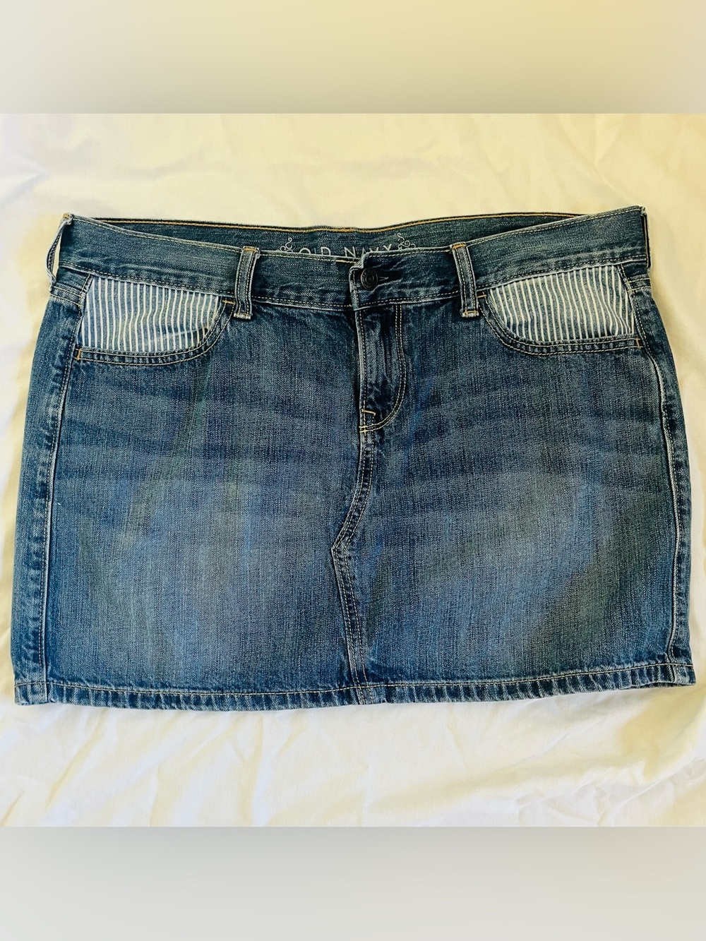 Old Navy Blue Denim Mini Skirt with Striped Pocket Trim mid 2000s, women's size